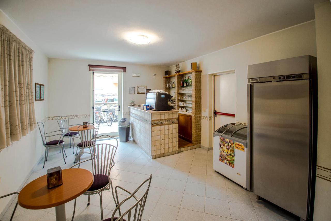 Albergo Il Veliero Pineto Esterno foto